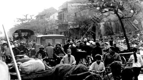 Photos recall Hanoi’s 12 days and nights in 1972  - ảnh 4